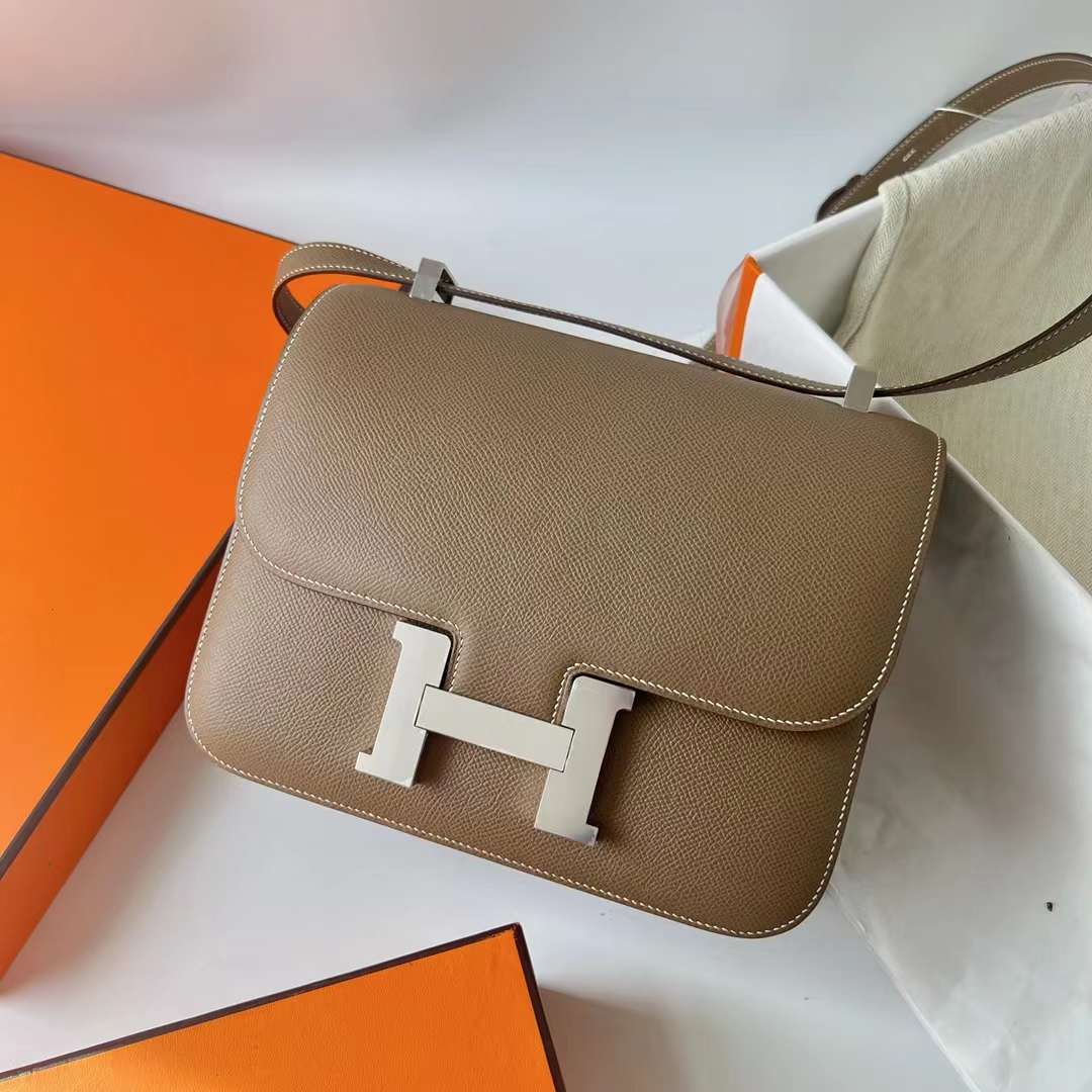 Hermès（爱马仕）Constance 空姐包 Epsom Ck18 大象灰 Etoupe 银扣 24cm 全手工蜡线缝