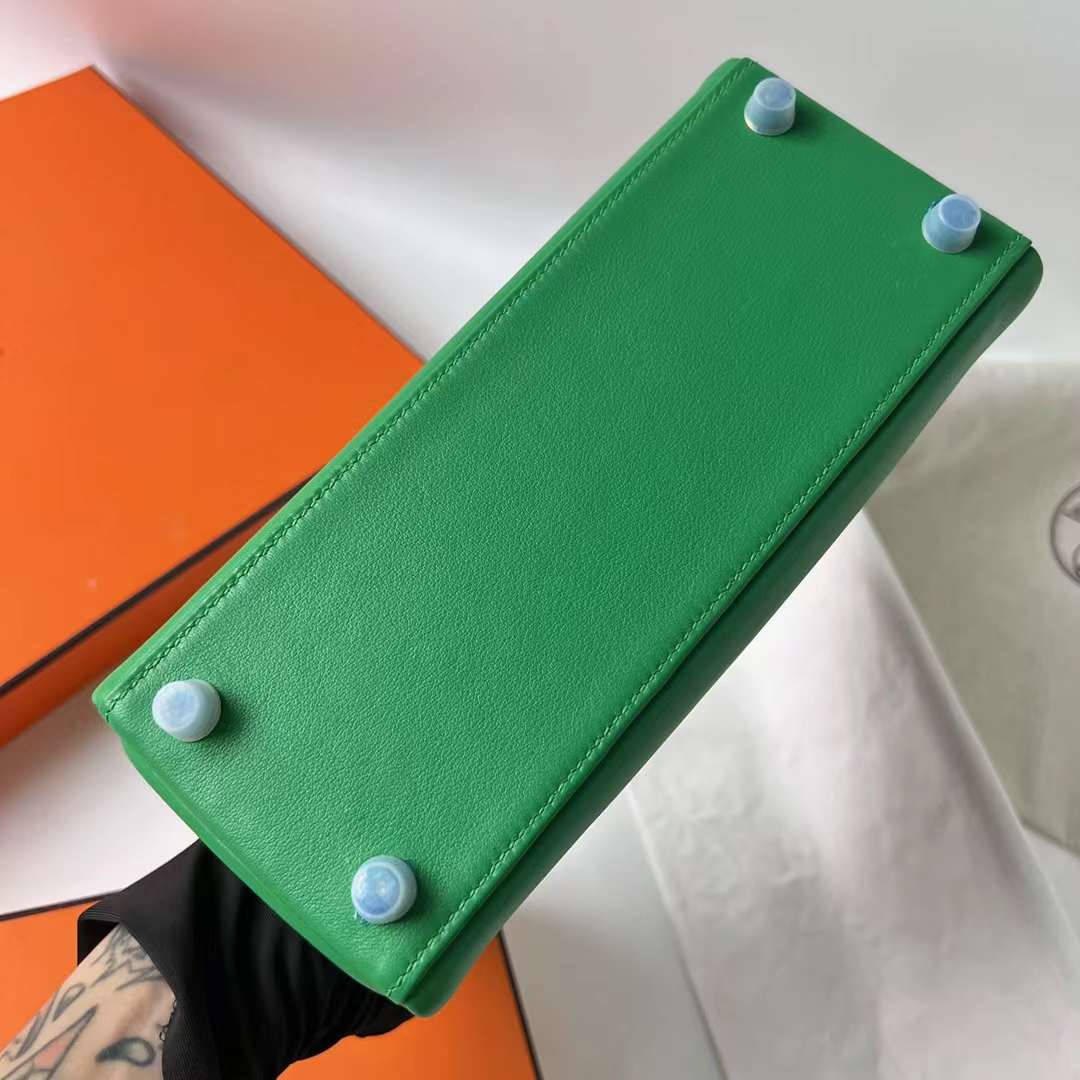 Hermès（爱马仕）Kelly 凯莉包 Swift 进口平纹皮 k1 竹子绿 金扣 25cm 全手工蜡线缝 Ghw