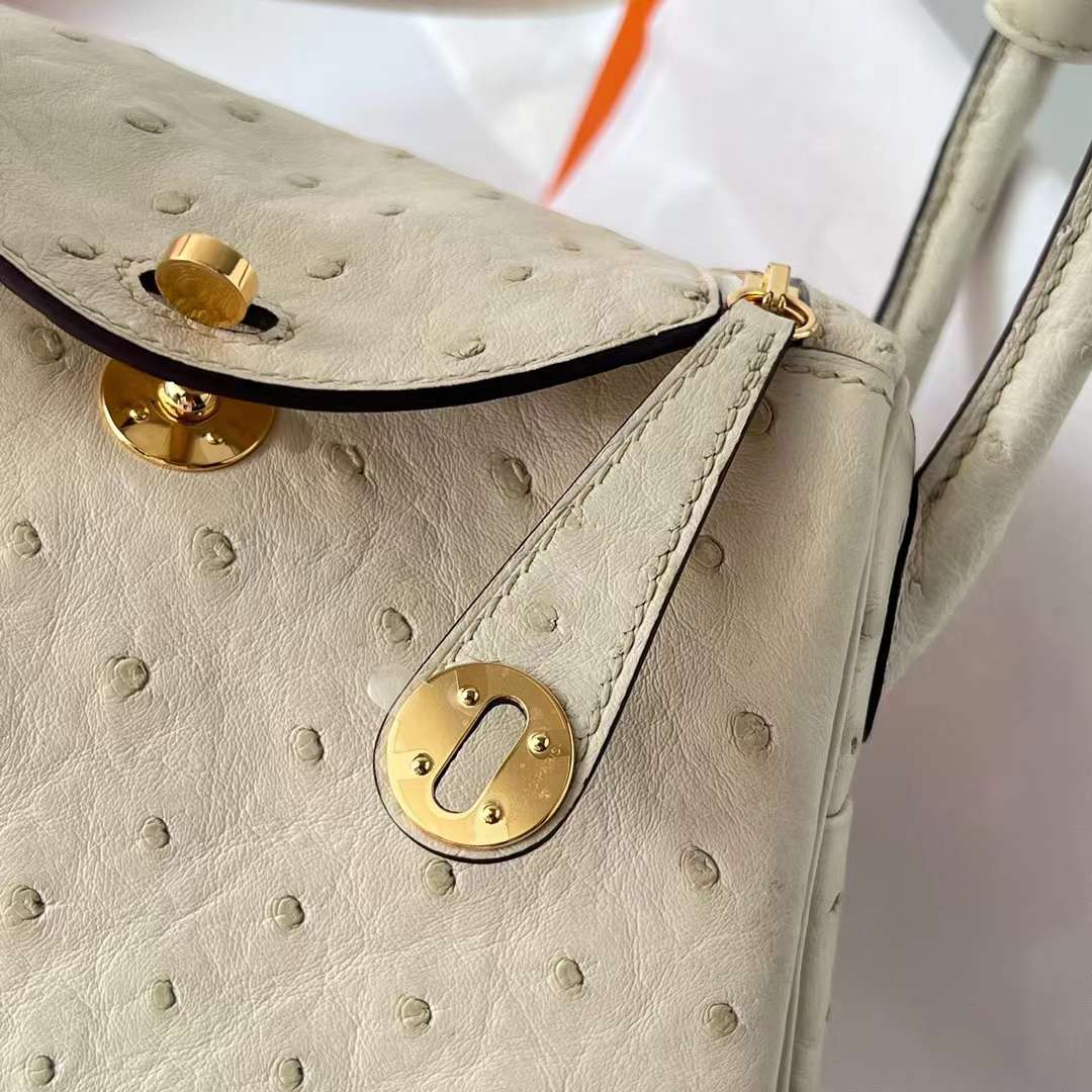 Hermès（爱马仕）Mini Lindy 迷你琳迪包 Ostrich 3C 羊毛白 19cm 全手工缝制 金扣 Ghw