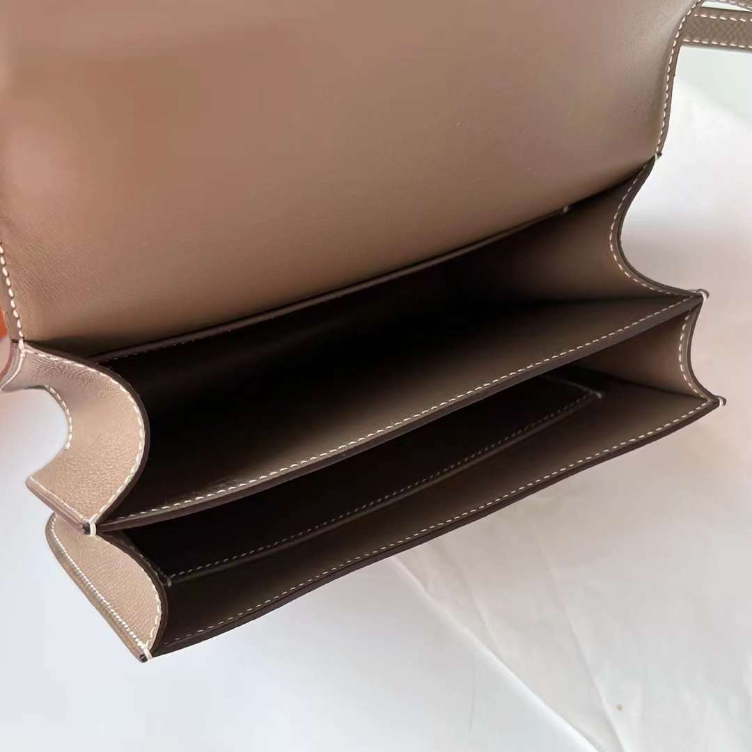 Hermès（爱马仕）Constance 空姐包 Epsom Ck18 大象灰 Etoupe 银扣 19cm 全手工蜡线缝 Phw