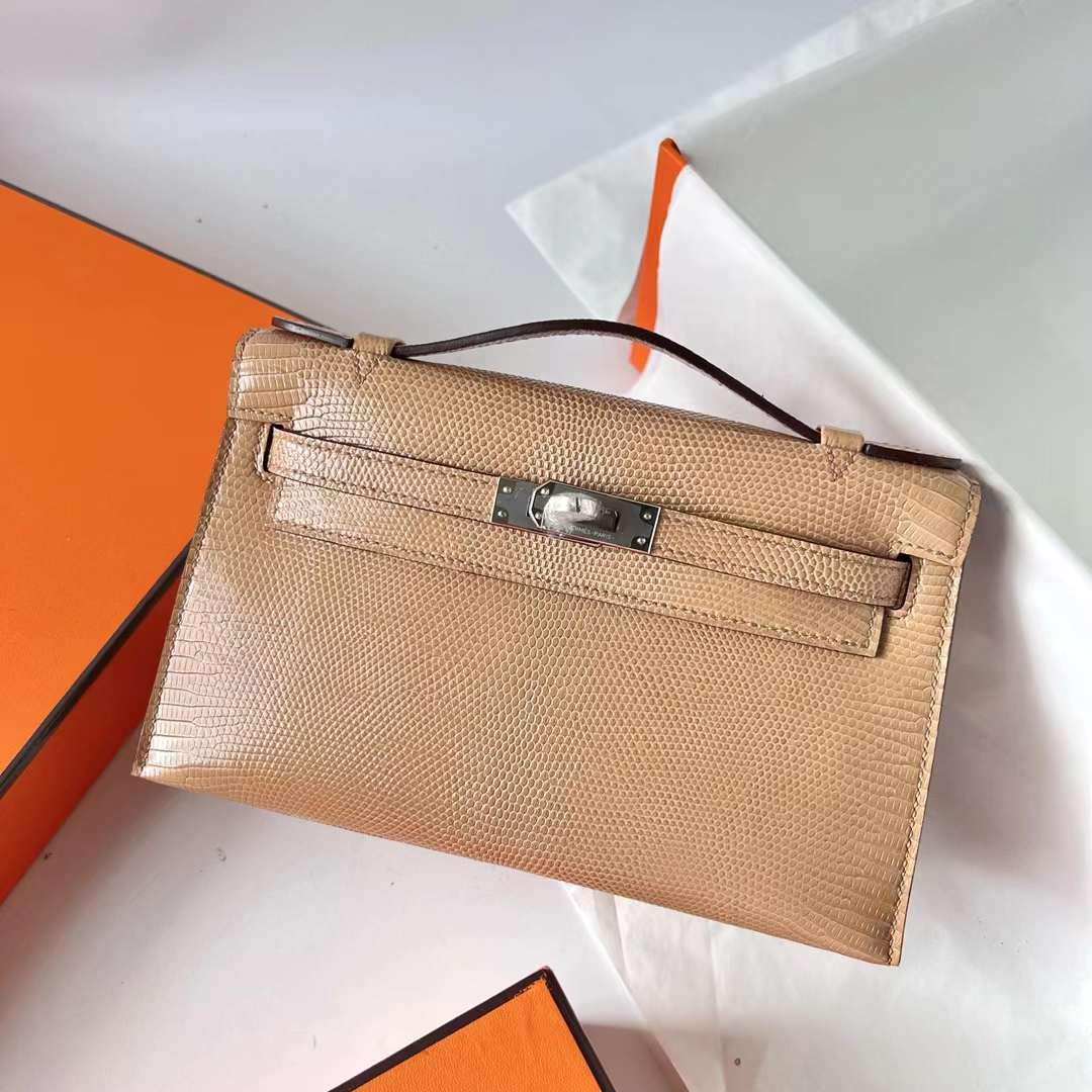 Hermès（爱马仕）Mini Kelly Pochette Lizard 进口蜥蜴皮 0M 奶茶色 Chai 银扣 22cm 全手工蜡线缝 Phw