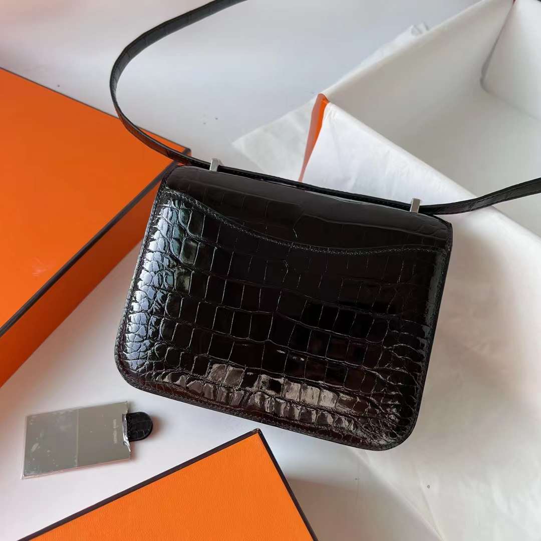 Hermès（爱马仕）Constance 镜子款 Shiny Alligator Crocodile 亮面美洲鳄鱼皮 Ck89 黑色 Noir 银扣 1-19cm 全手工蜡线缝 Phw