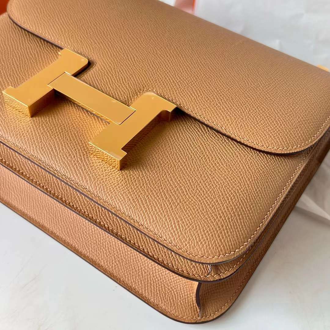 Hermès（爱马仕）Constance 空姐包 Epsom 0M 奶茶色 Chai 金扣 24cm 全手工蜡线缝 Ghw
