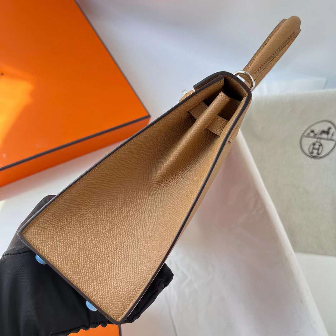 Hermès（爱马仕）Kelly 凯莉包 Epsom 0M 奶茶色 Chai 银扣 25cm 全手工蜡线缝 Phw