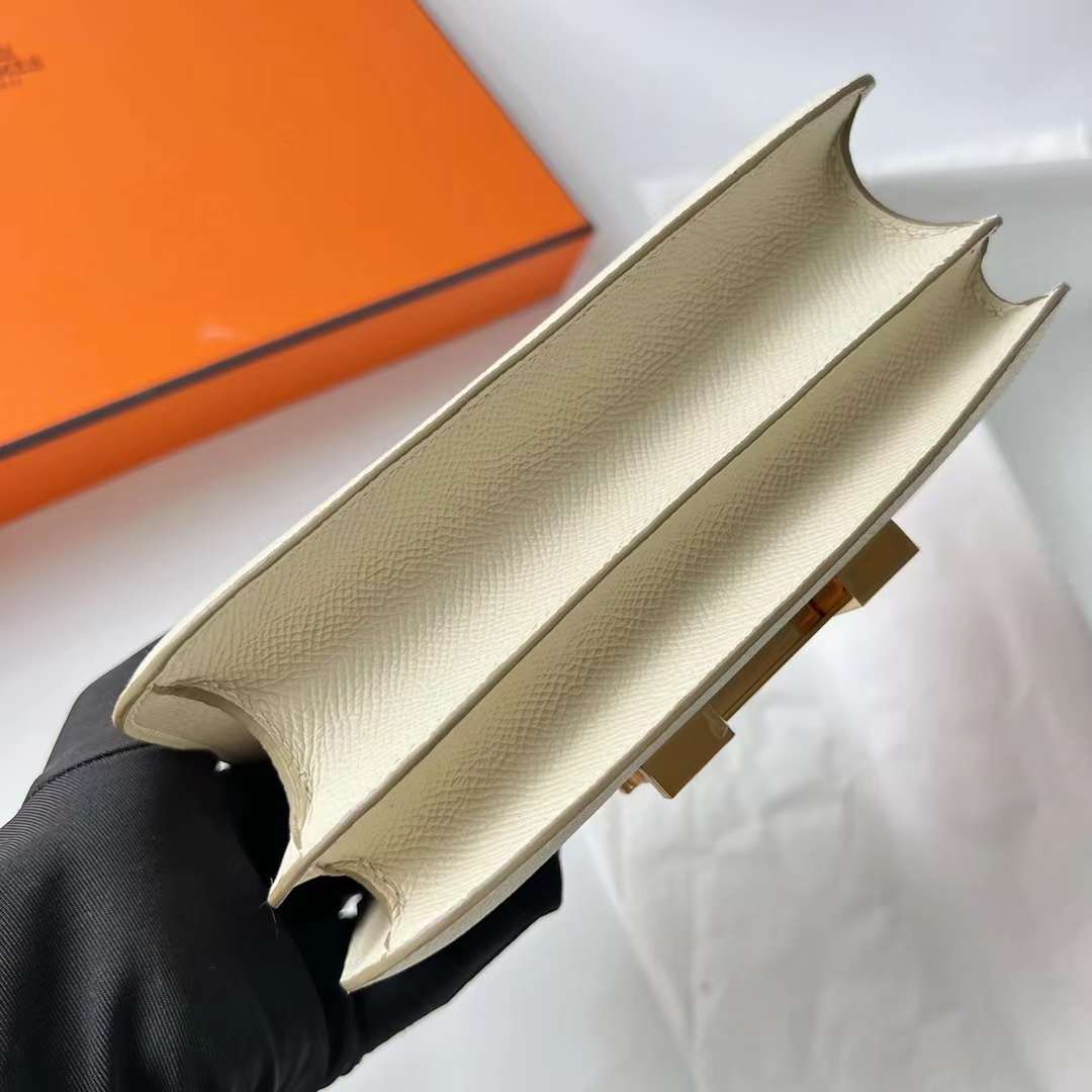 Hermès（爱马仕）Constance 空姐包 Epsom 镜子款 Ck10 奶昔白 金扣 1-19cm 全手工蜡线缝 Ghw