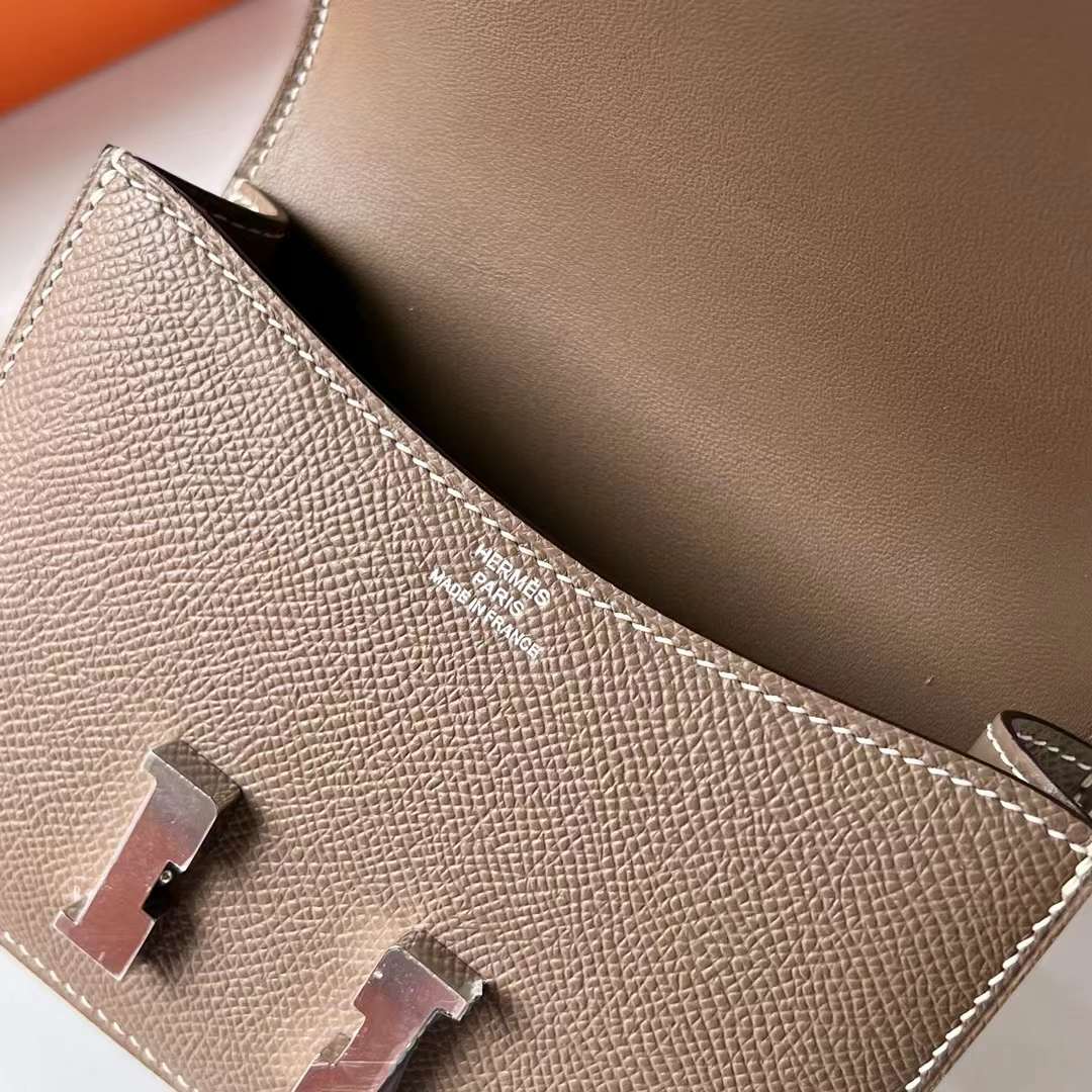 Hermès（爱马仕）Mini Constance 迷你空姐包 Epsom Ck18 大象灰 Etoupe 银扣 14cm 全手工蜡线缝 Phw