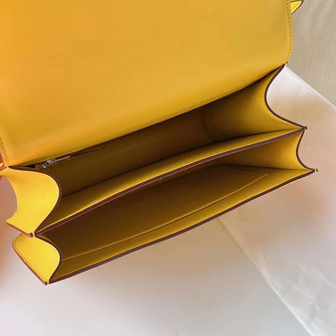 Hermès（爱马仕）Constance 空姐包 Epsom 9O 那不勒斯黄 Jaune de Naples 银扣 24cm Phw 全手工蜡线缝