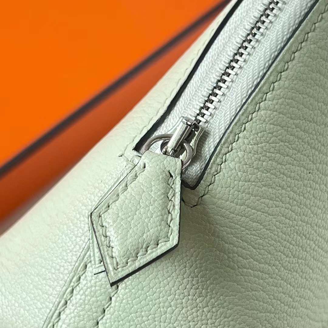 Hermès（爱马仕）Mini Bolide 迷你保龄球包 Chevre 进口山羊皮 0S 气泡绿 银扣 19cm 全手工蜡线缝 Phw
