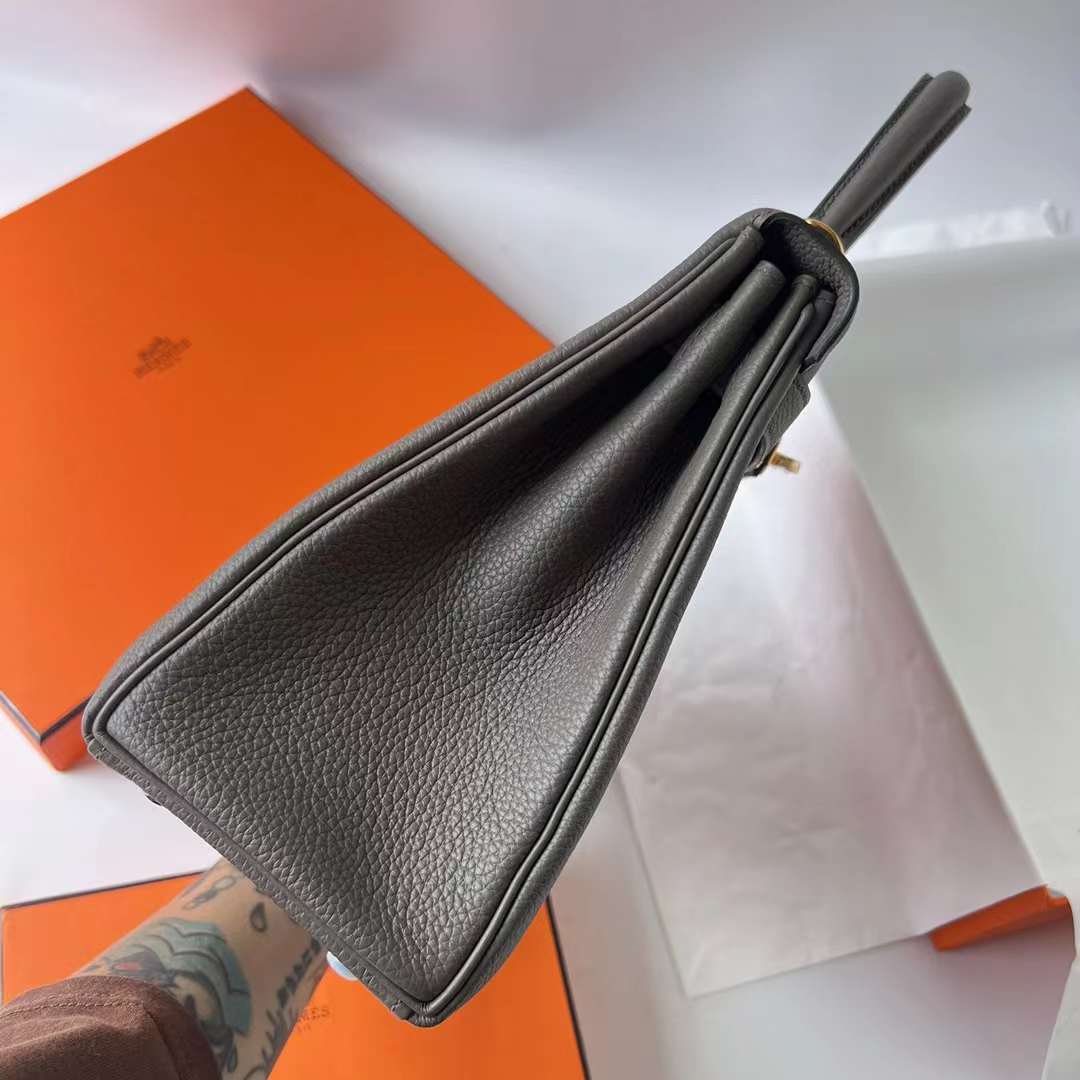 Hermès（爱马仕）Kelly 凯莉包 Togo皮 进口小牛皮 0L 积雨云灰 金扣 28cm 全手工蜡线缝 Ghw