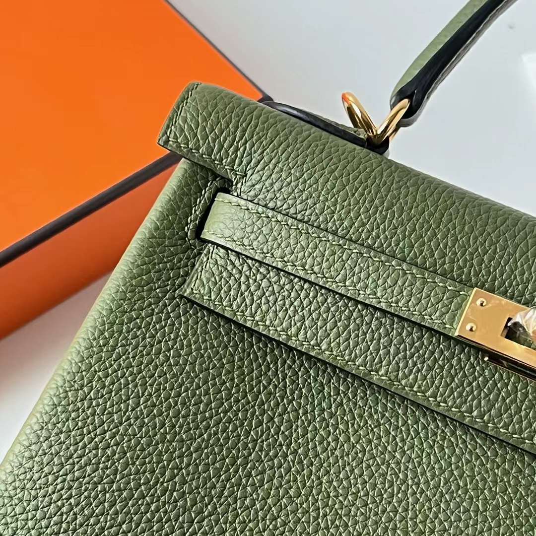 Hermès（爱马仕）Kelly 凯莉包 Togo 小牛皮 V6 丛林绿 金扣 25cm 全手工蜡线缝 Ghw