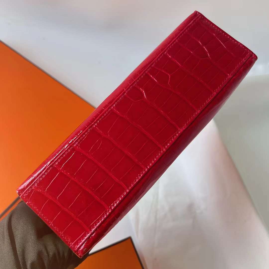 Hermès（爱马仕）Mini Kelly Pochette 亮面美洲鳄鱼皮 Ck95 法拉利红 Braise 银扣 22cm 全手工蜡线缝 Phw