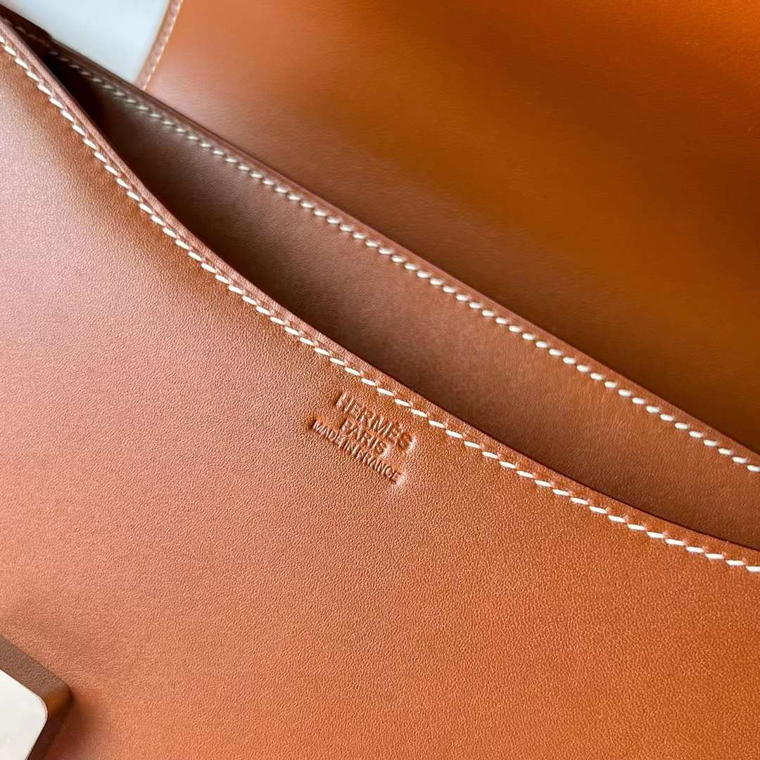 Hermès（爱马仕）Constance 空姐包 Barenia 平纹马鞍皮 Ck37 金棕色 银扣 24cm 全手工蜡线缝 Phw