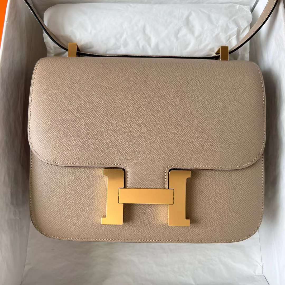 Hermès（爱马仕）Constance 空姐包 Epsom S2 风衣灰 内拼 奶茶色 金扣 24cm Ghw 全手工蜡线缝