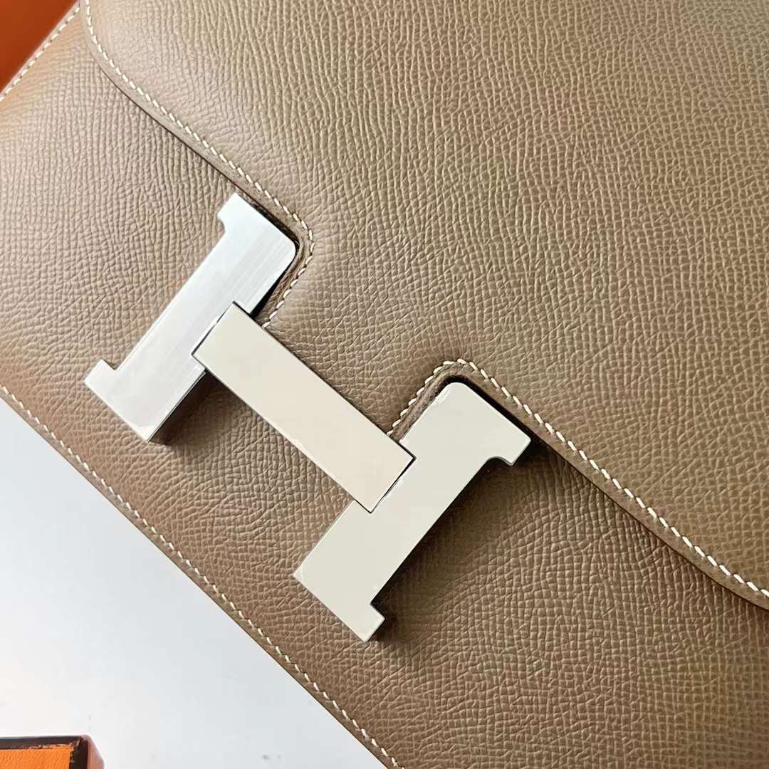 Hermès（爱马仕）Constance 空姐包 Epsom Ck18 大象灰 Etoupe 银扣 24cm 全手工蜡线缝