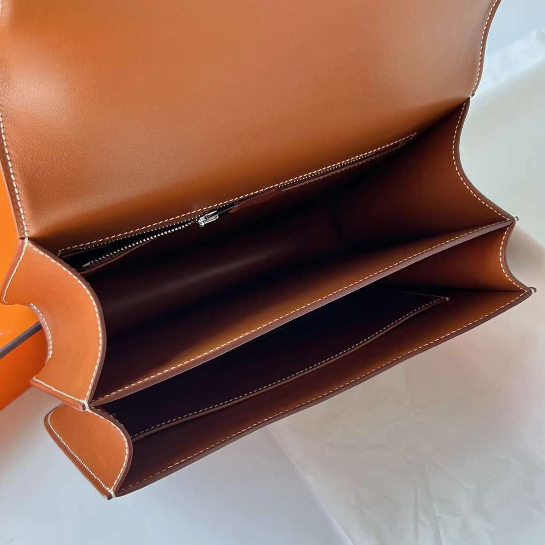 Hermès（爱马仕）Constance 空姐包 Barenia 平纹马鞍皮 Ck37 金棕色 银扣 24cm 全手工蜡线缝 Phw