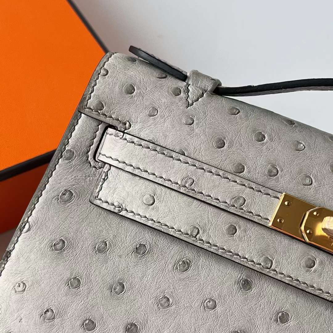 Hermès（爱马仕）Mini Kelly Pochette Ostrich 进口鸵鸟皮 8U 冰川灰 金扣 22cm 全手工蜡线缝 Ghw