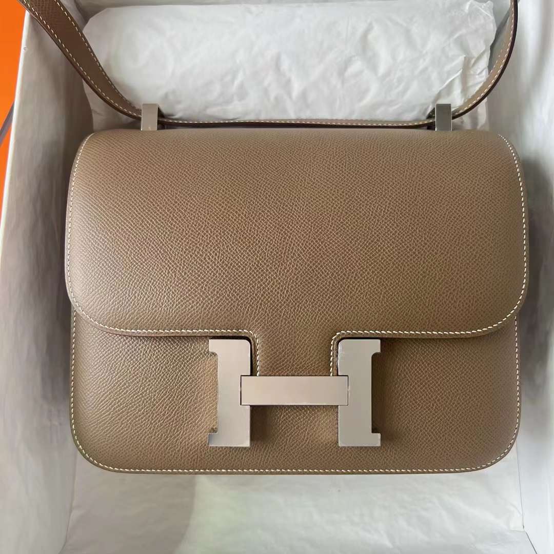Hermès（爱马仕）Constance 空姐包 Epsom Ck18 大象灰 Etoupe 银扣 24cm 全手工蜡线缝