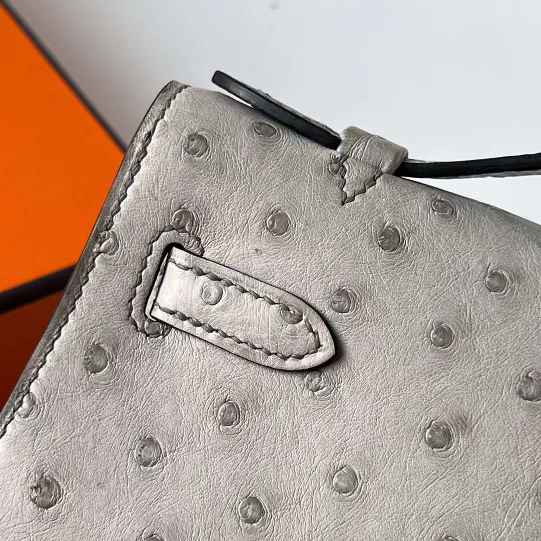 Hermès（爱马仕）Mini Kelly Pochette Ostrich 进口鸵鸟皮 8U 冰川灰 金扣 22cm 全手工蜡线缝 Ghw