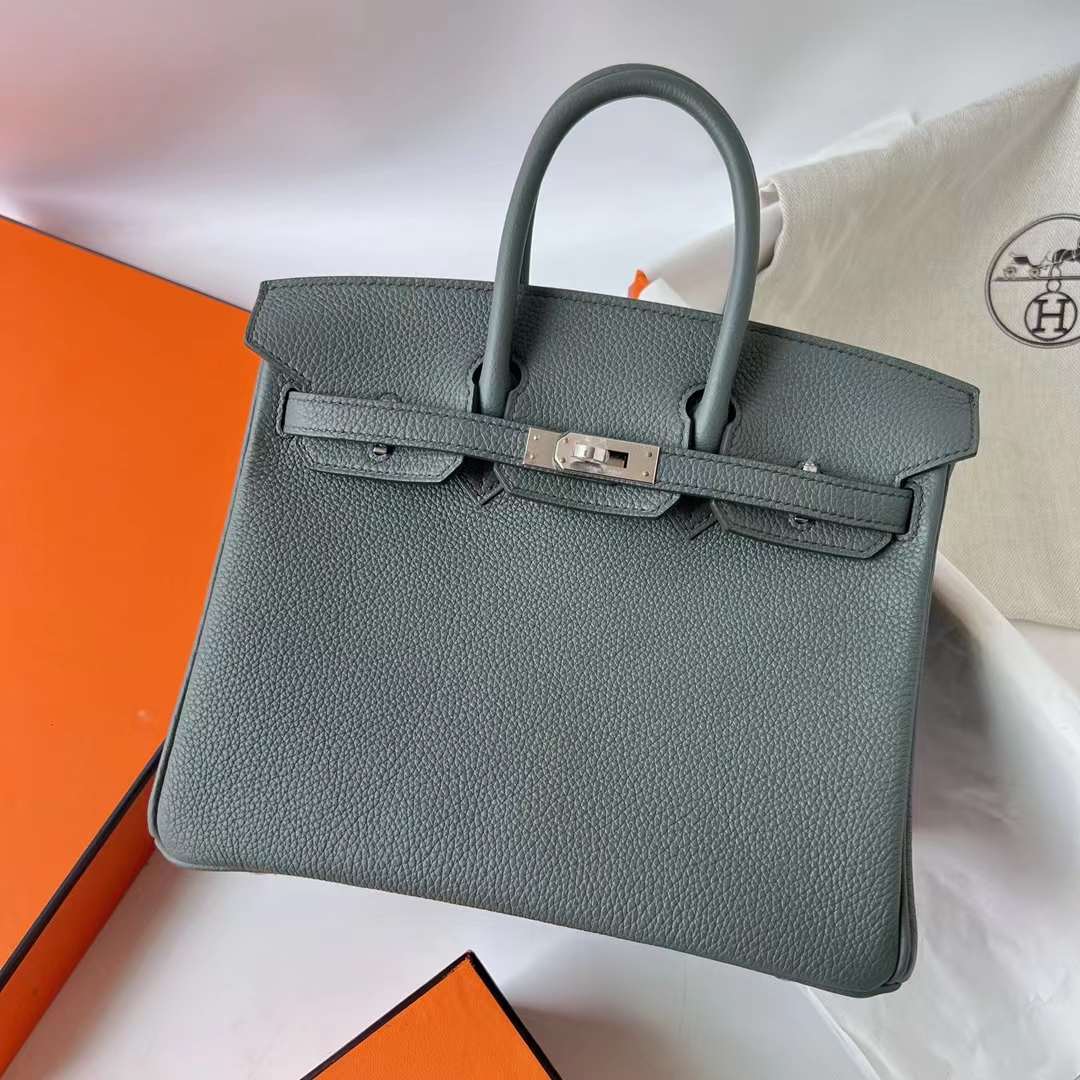 Hermès（爱马仕）Birkin 铂金包 Togo 顶级小牛皮 Cc63 杏绿色 银扣 25cm 全手工蜡线缝 Phw