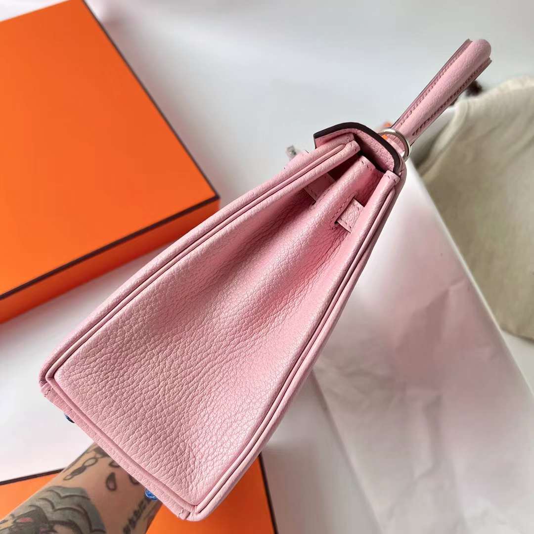Hermès（爱马仕）Kelly 凯莉包 Chevre 进口山羊皮 3Q 新粉色 内拼 I2 奶油白 银扣 25cm 全手工蜡线缝 Phw