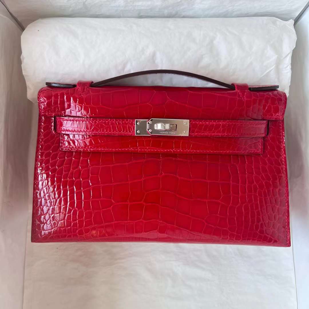 Hermès（爱马仕）Mini Kelly Pochette 亮面美洲鳄鱼皮 Ck95 法拉利红 Braise 银扣 22cm 全手工蜡线缝 Phw