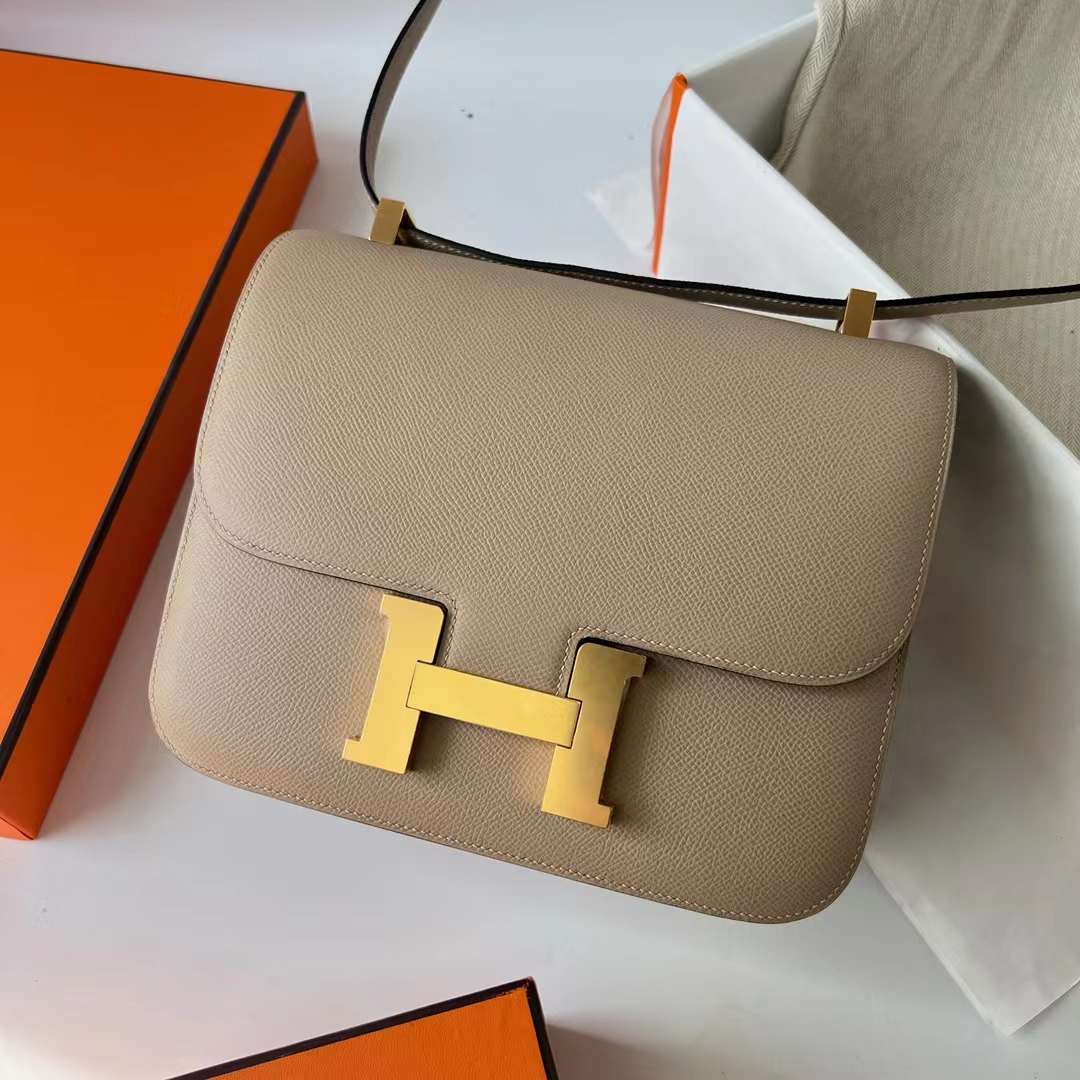 Hermès（爱马仕）Constance 空姐包 Epsom S2 风衣灰 内拼 奶茶色 金扣 24cm Ghw 全手工蜡线缝
