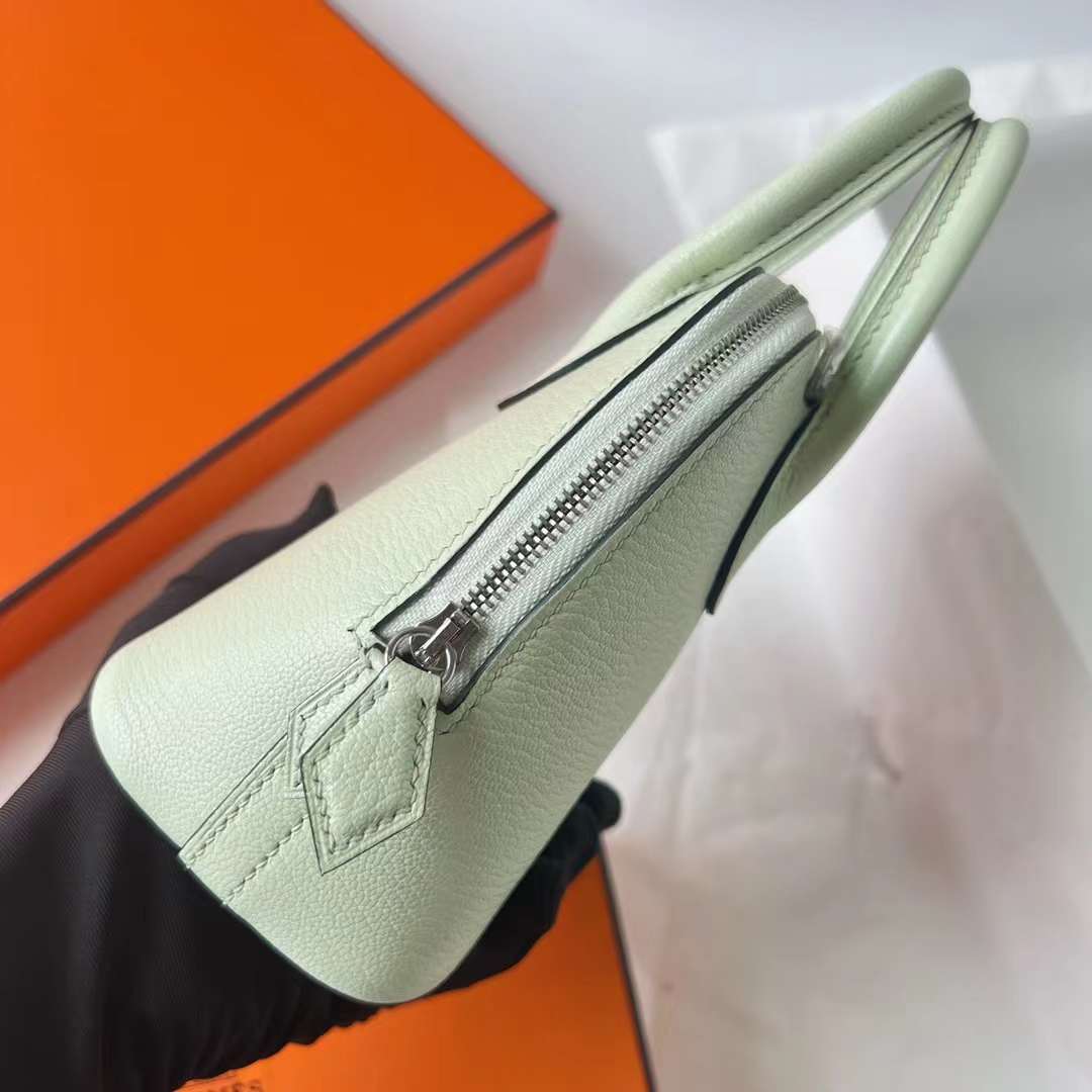 Hermès（爱马仕）Mini Bolide 迷你保龄球包 Chevre 进口山羊皮 0S 气泡绿 银扣 19cm 全手工蜡线缝 Phw