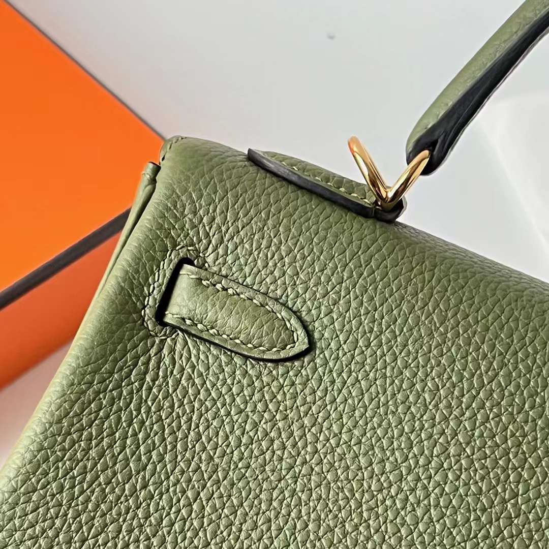 Hermès（爱马仕）Kelly 凯莉包 Togo 小牛皮 V6 丛林绿 金扣 25cm 全手工蜡线缝 Ghw