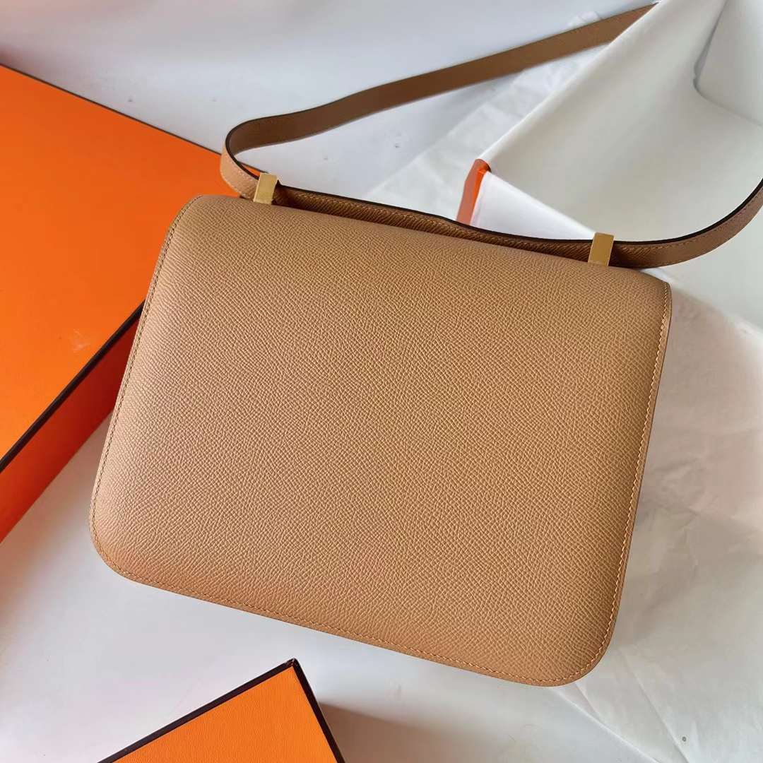 Hermès（爱马仕）Constance 空姐包 Epsom 0M 奶茶色 Chai 金扣 24cm 全手工蜡线缝 Ghw