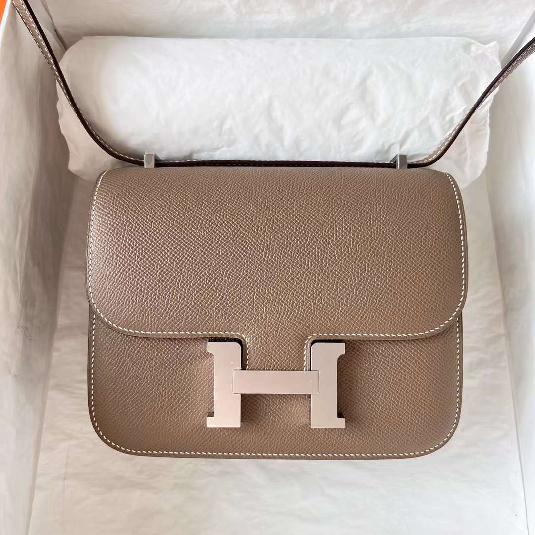 Hermès（爱马仕）Constance 空姐包 Epsom Ck18 大象灰 Etoupe 银扣 19cm 全手工蜡线缝 Phw