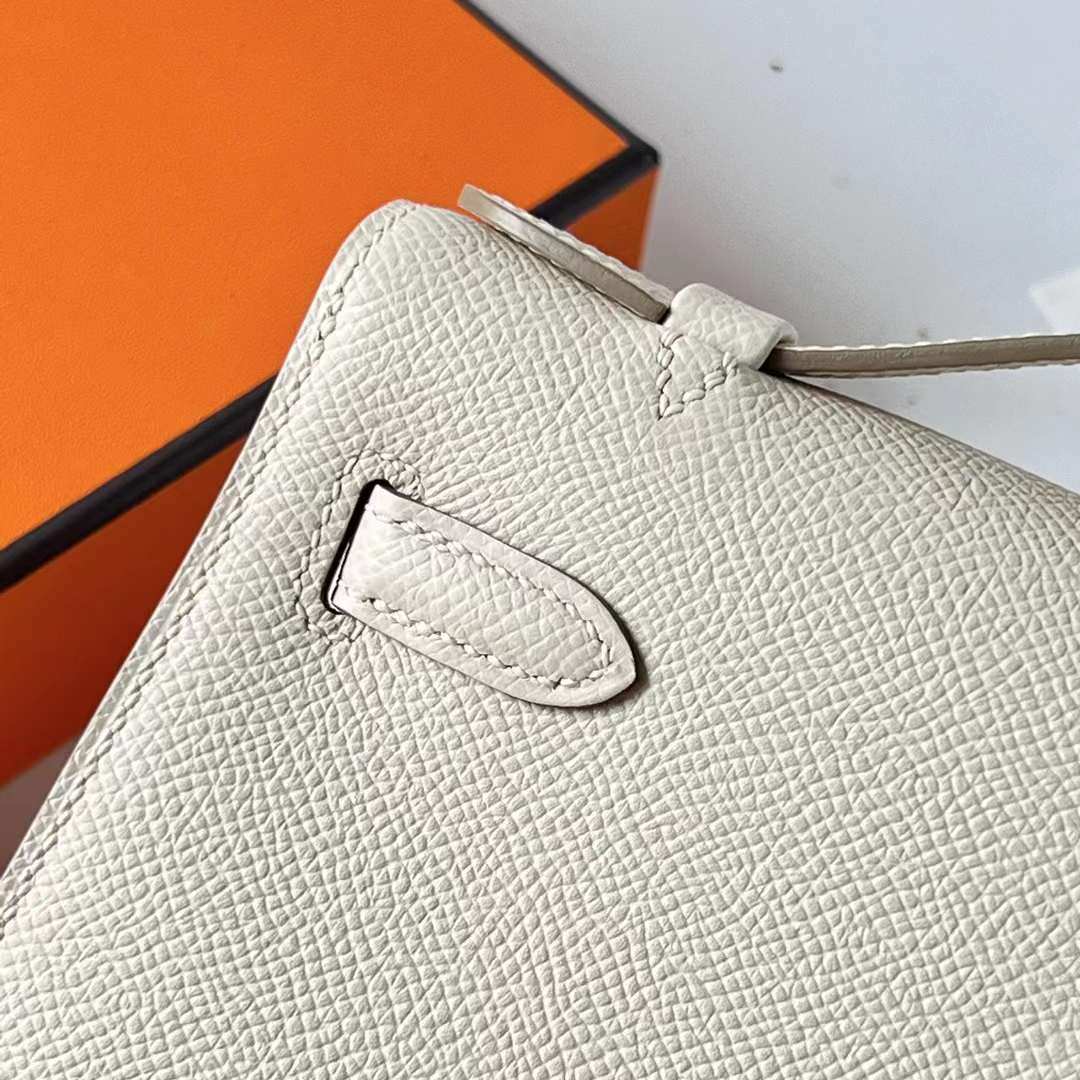 Hermès（爱马仕）Mini Kelly Pochette Epsom Ck10 奶昔白 Craie 金扣 22cm 全手工蜡线缝 Ghw