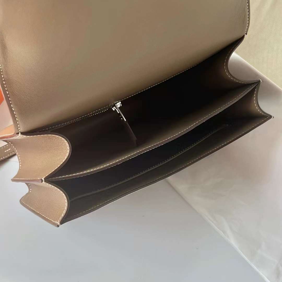 Hermès（爱马仕）Constance 空姐包 Epsom Ck18 大象灰 Etoupe 银扣 24cm 全手工蜡线缝