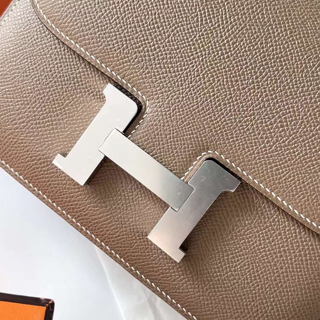 Hermès（爱马仕）Constance 空姐包 Epsom Ck18 大象灰 Etoupe 银扣 19cm 全手工蜡线缝 Phw