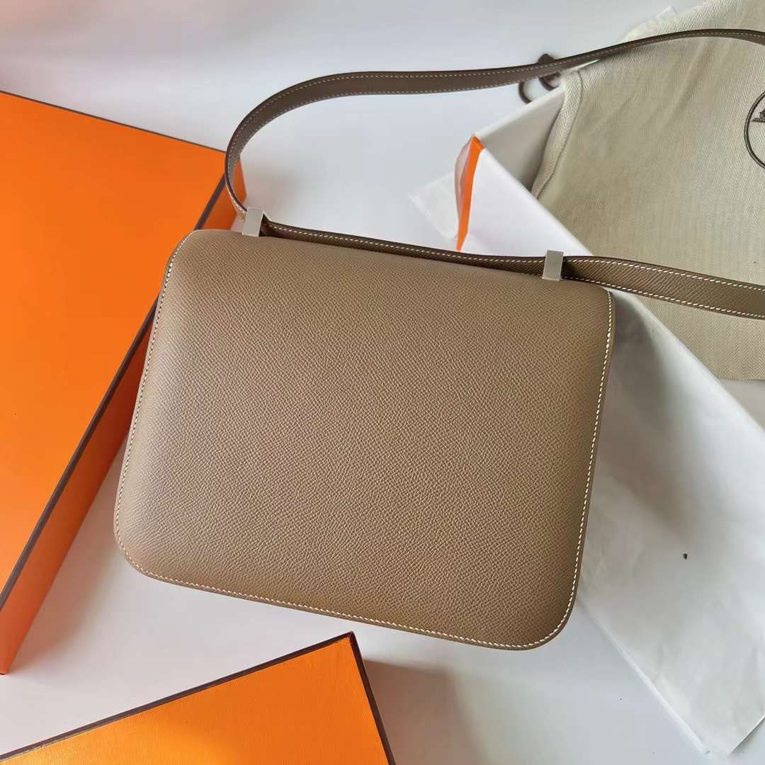 Hermès（爱马仕）Constance 空姐包 Epsom Ck18 大象灰 Etoupe 银扣 24cm 全手工蜡线缝