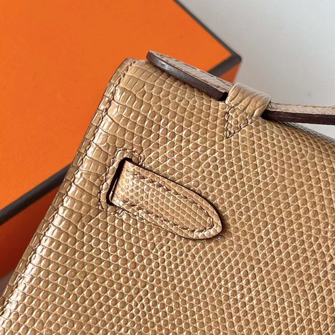Hermès（爱马仕）Mini Kelly Pochette Lizard 进口蜥蜴皮 0M 奶茶色 Chai 银扣 22cm 全手工蜡线缝 Phw