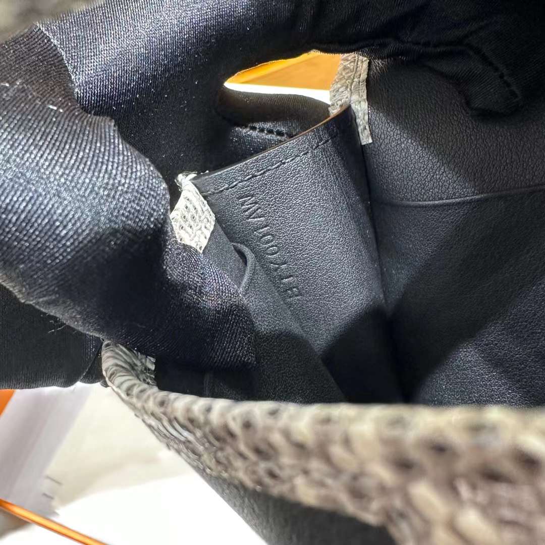 Hermès（爱马仕）Jige 钱包 Swift 拼 亮面蜥蜴皮 黑色 拼 自然色 22cm 全手工蜡线缝