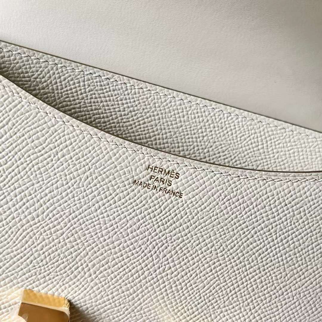 Hermès（爱马仕）Constance 空姐包 Epsom 镜子款 Ck10 奶昔白 金扣 1-19cm 全手工蜡线缝 Ghw