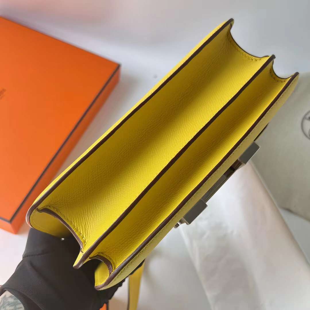 Hermès（爱马仕）Constance 空姐包 Epsom 9O 那不勒斯黄 Jaune de Naples 银扣 24cm Phw 全手工蜡线缝