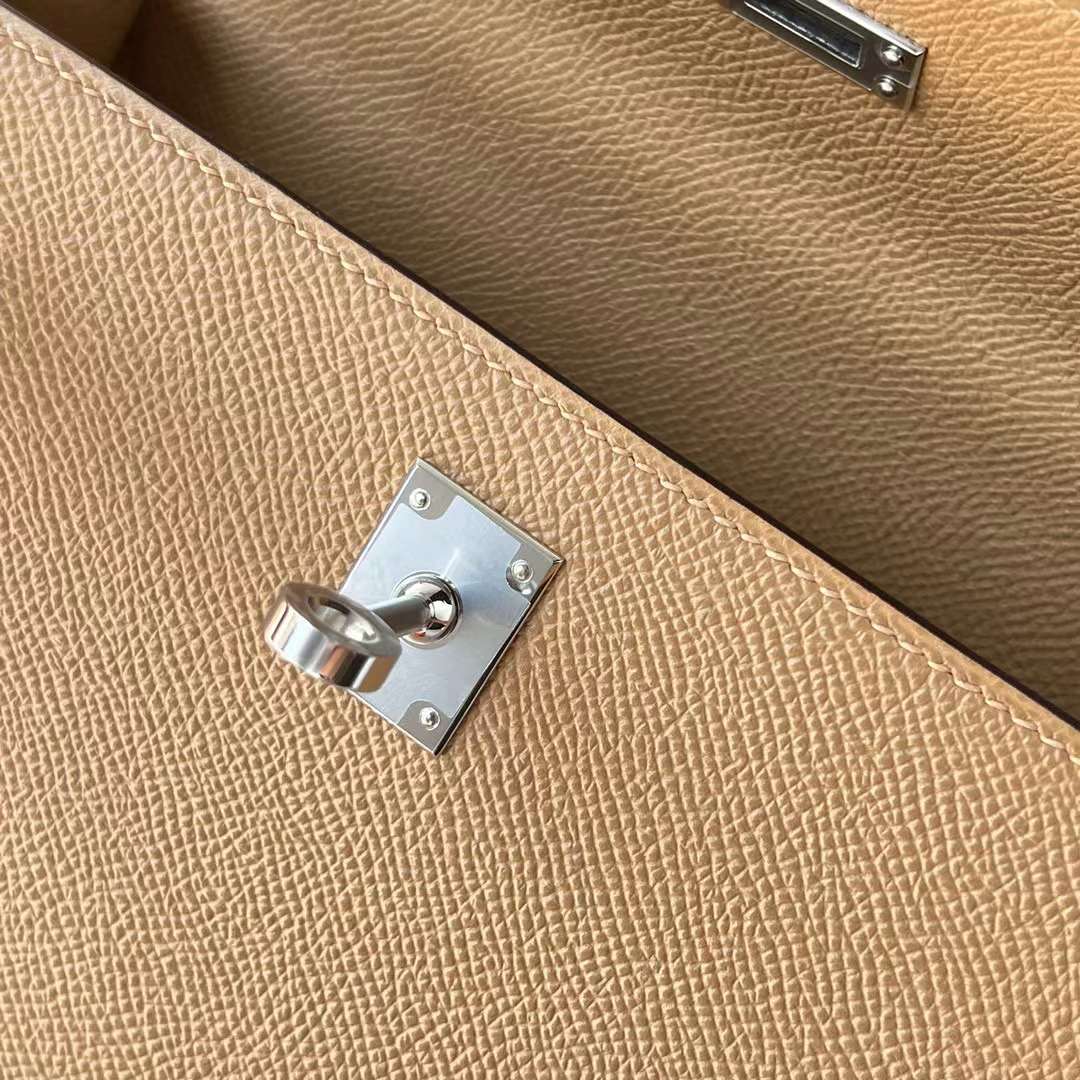 Hermès（爱马仕）Kelly 凯莉包 Epsom 0M 奶茶色 Chai 银扣 25cm 全手工蜡线缝 Phw
