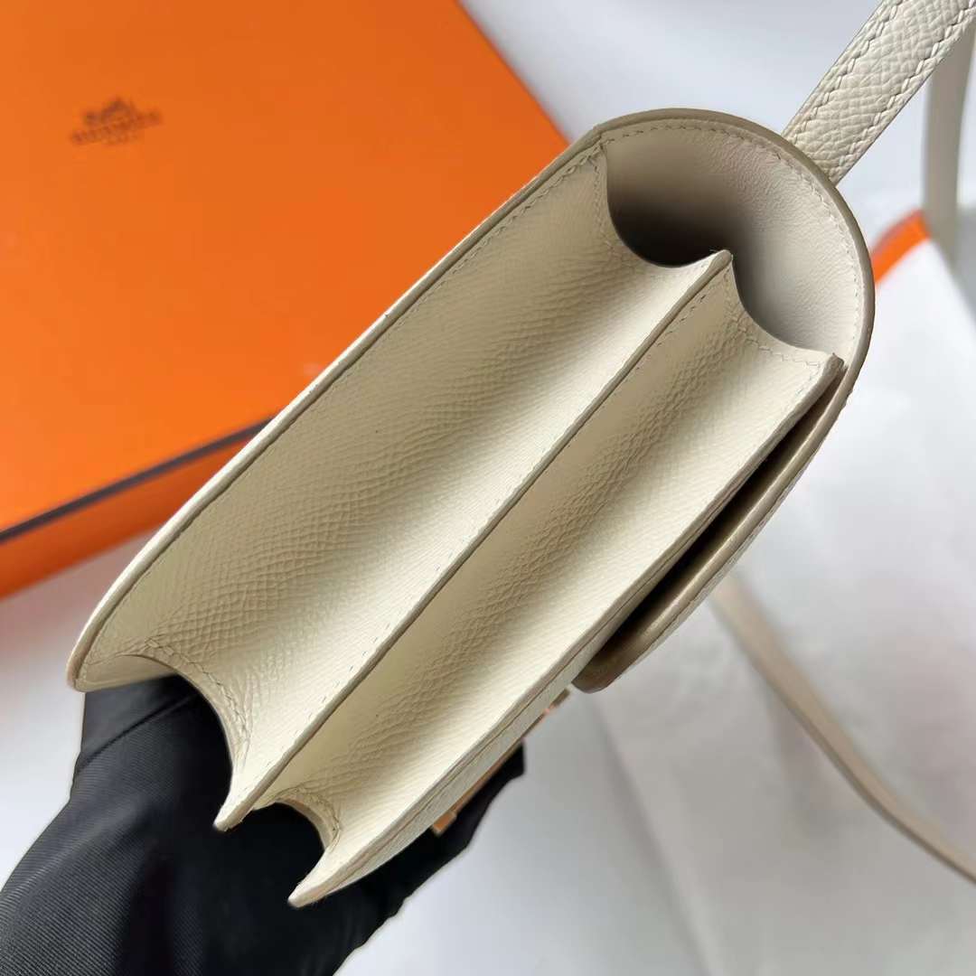 Hermès（爱马仕）Constance 空姐包 Epsom 镜子款 Ck10 奶昔白 金扣 1-19cm 全手工蜡线缝 Ghw