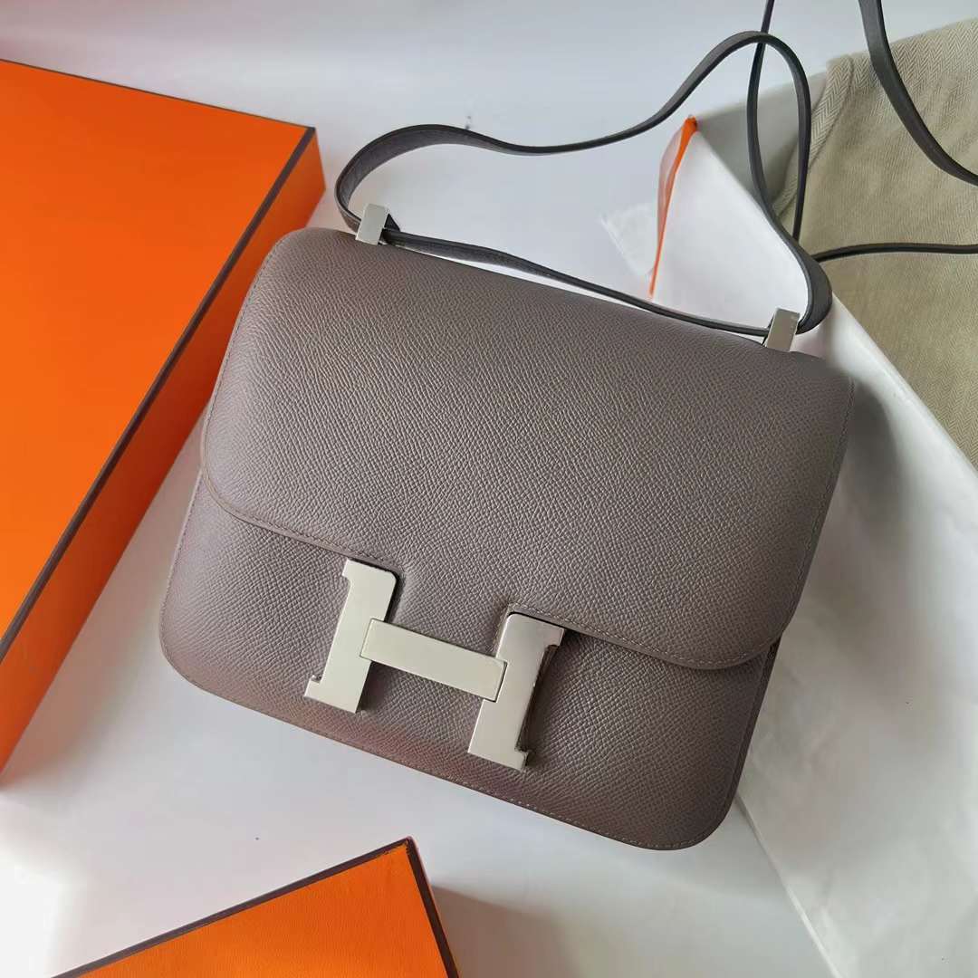Hermès（爱马仕）Constance 空姐包 Epsom 8F 锡器灰 Etain 银扣 24cm Phw 全手工蜡线缝