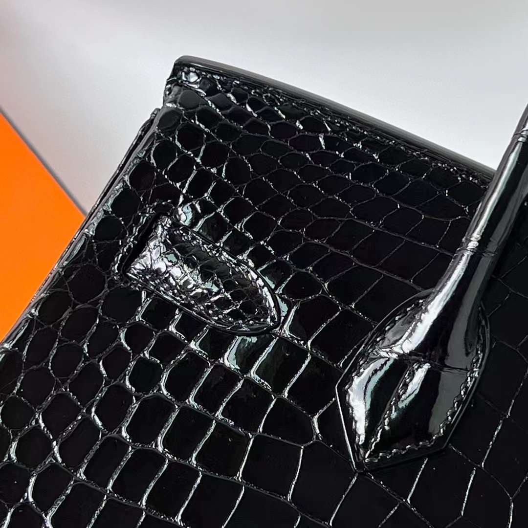 Hermès（爱马仕）Birkin 铂金包 亮面鳄鱼皮 Ck89 黑色 银扣 30cm 全手工蜡线缝 Phw