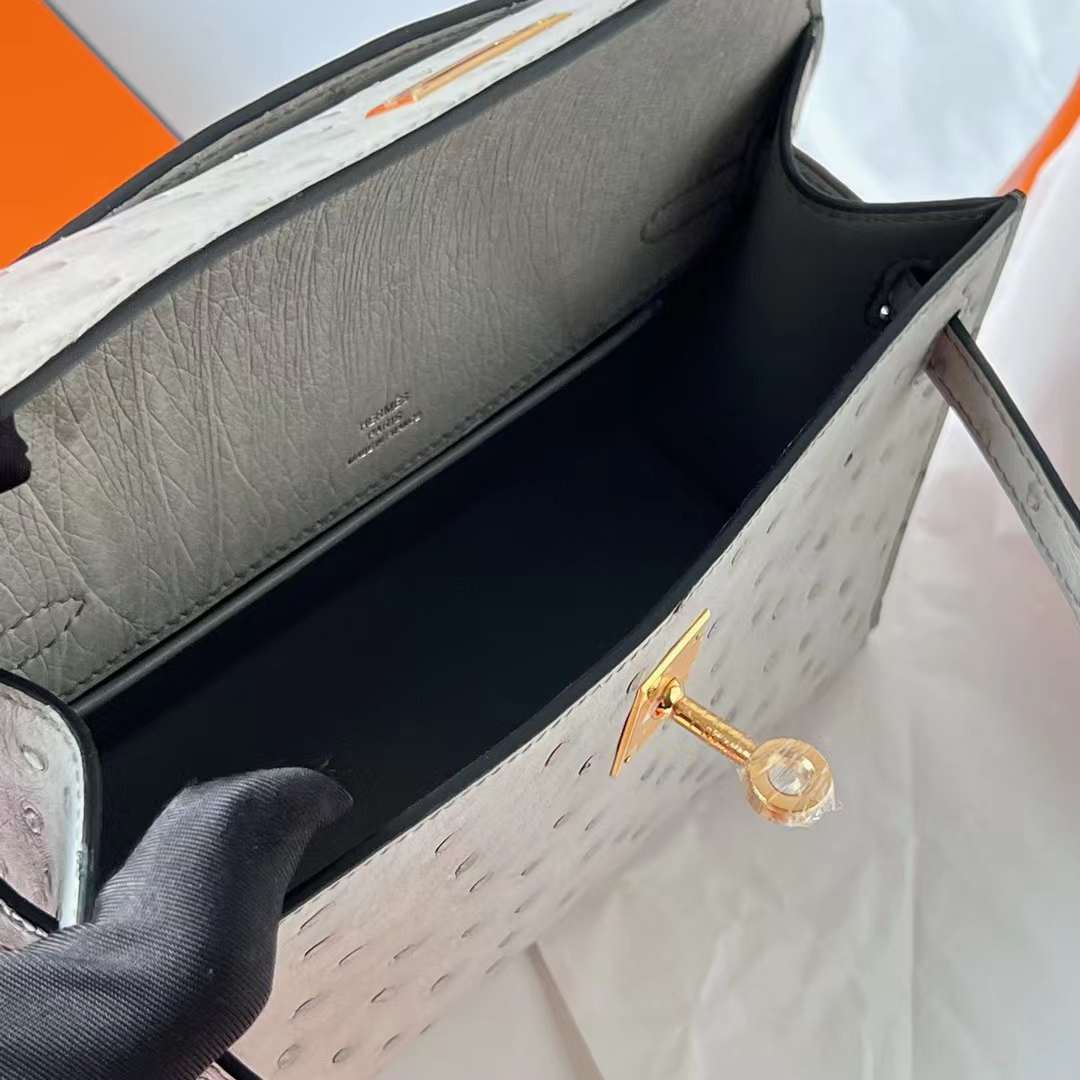 Hermès（爱马仕）Mini Kelly Pochette Ostrich 进口鸵鸟皮 8U 冰川灰 金扣 22cm 全手工蜡线缝 Ghw