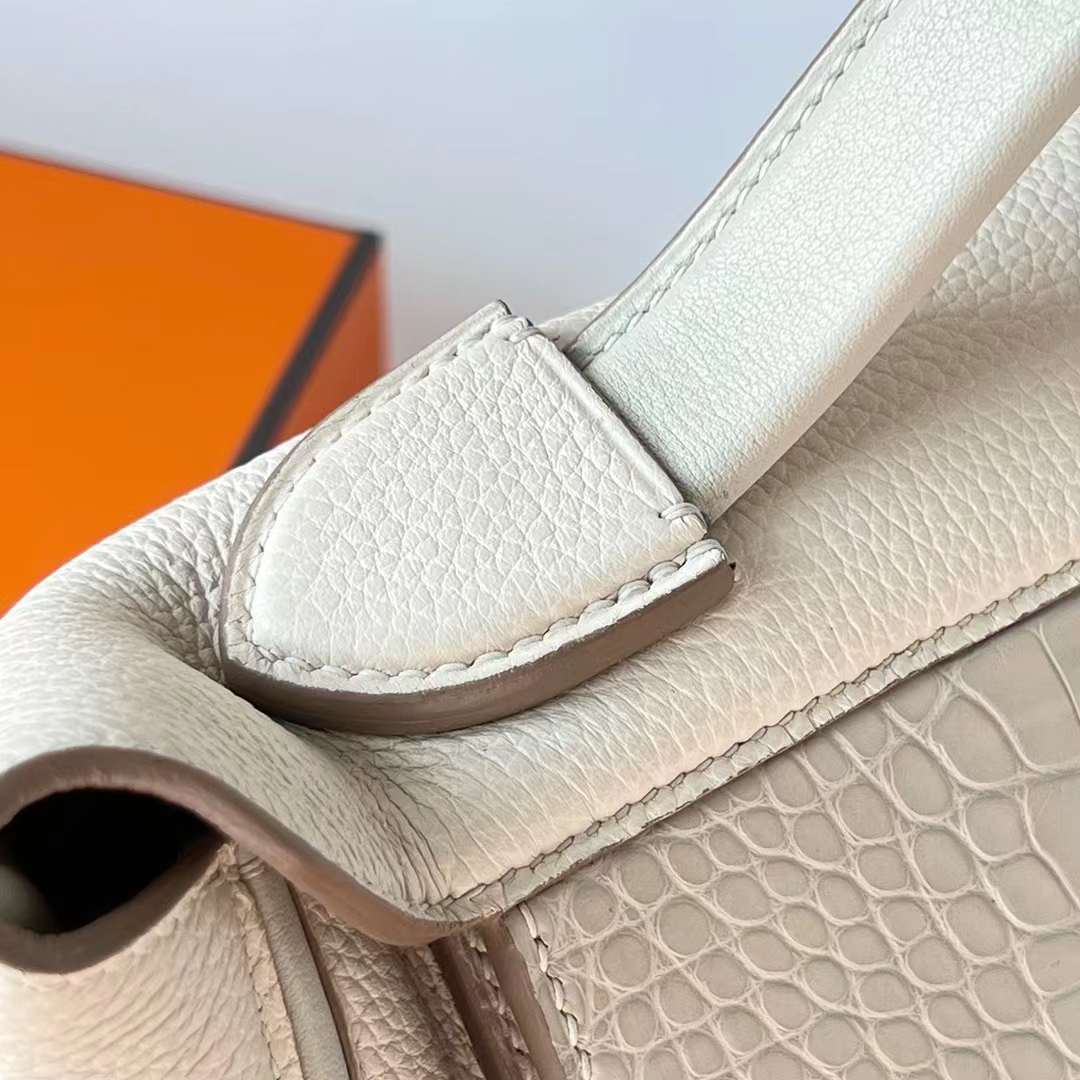 Hermès（爱马仕）Kelly 2424 Maurice 拼 雾面美洲鳄鱼皮 8L 冰川白 银扣 29cm 全手工蜡线缝制 Phw