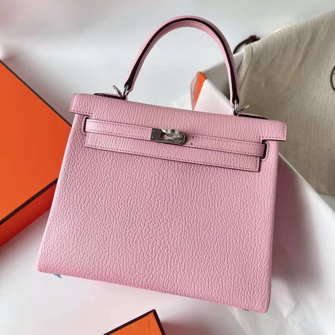 Hermès（爱马仕）Kelly 凯莉包 Chevre 进口山羊皮 3Q 新粉色 内拼 I2 奶油白 银扣 25cm 全手工蜡线缝 Phw