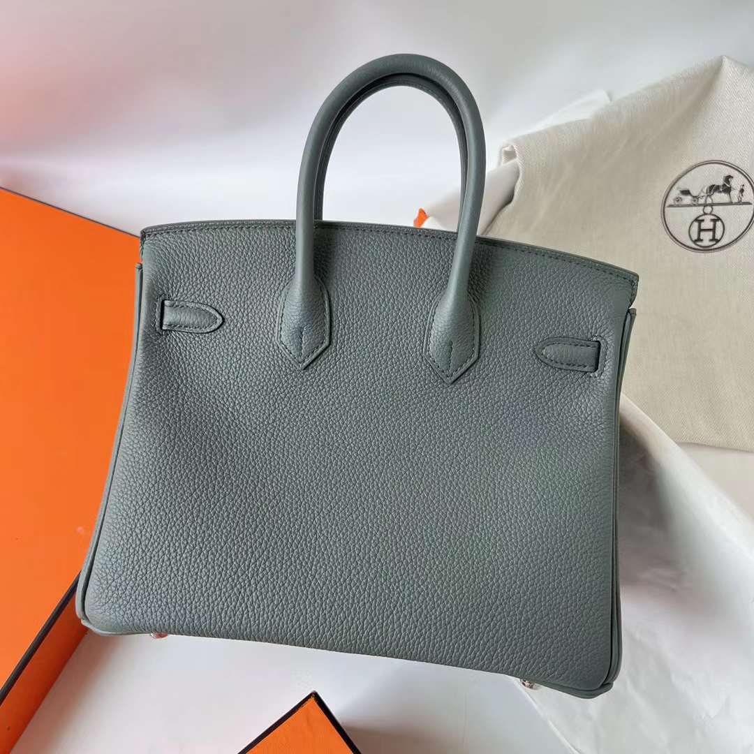 Hermès（爱马仕）Birkin 铂金包 Togo 顶级小牛皮 Cc63 杏绿色 银扣 25cm 全手工蜡线缝 Phw