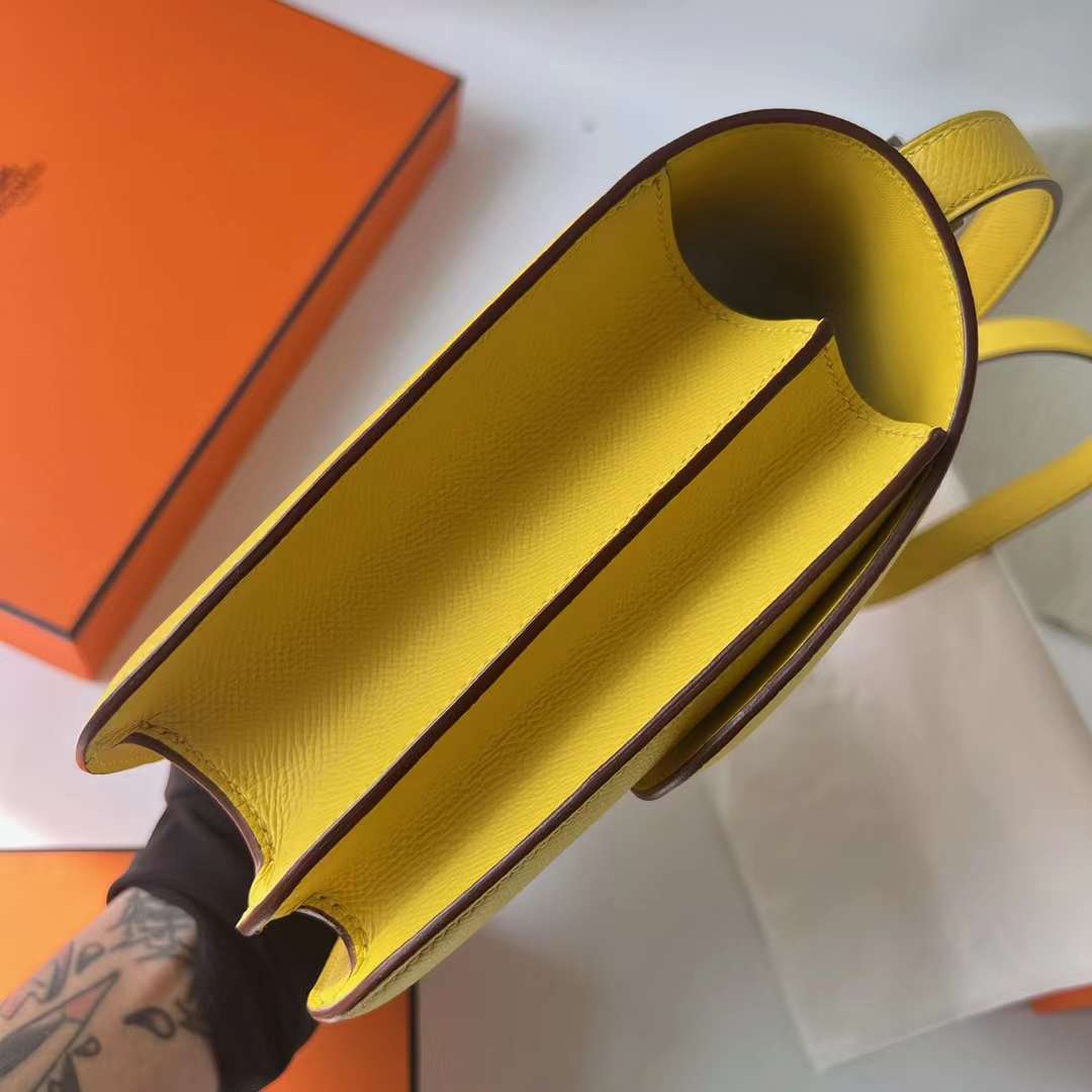 Hermès（爱马仕）Constance 空姐包 Epsom 9O 那不勒斯黄 Jaune de Naples 银扣 24cm Phw 全手工蜡线缝
