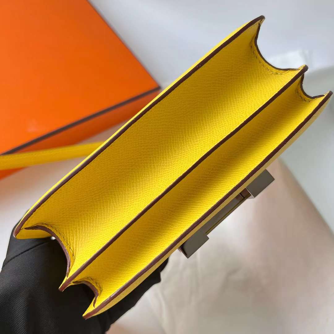 Hermès（爱马仕）Constance 空姐包 Epsom 9O 那不勒斯黄 银扣 19cm 全手工蜡线缝 Phw
