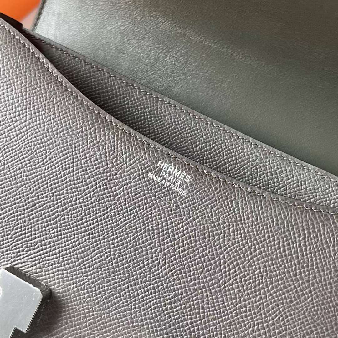 Hermès（爱马仕）Constance 空姐包 Epsom 8F 锡器灰 Etain 银扣 24cm Phw 全手工蜡线缝