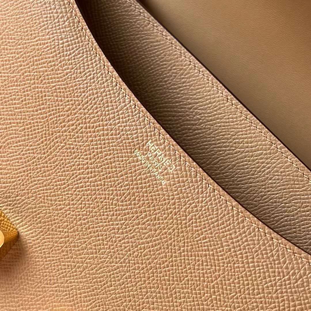Hermès（爱马仕）Constance 空姐包 Epsom 0M 奶茶色 Chai 金扣 24cm 全手工蜡线缝 Ghw